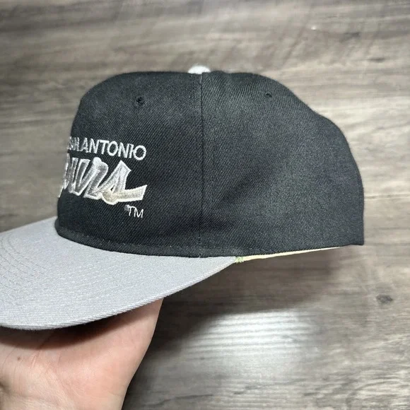 VTG 1990s San Antonio Spurs Sports Specialties Script Wool Two Tone Snapback Hat